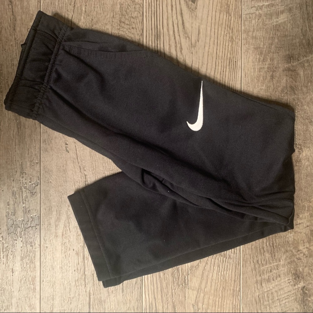Nike Boys Slim leg athletic pants black Sz S